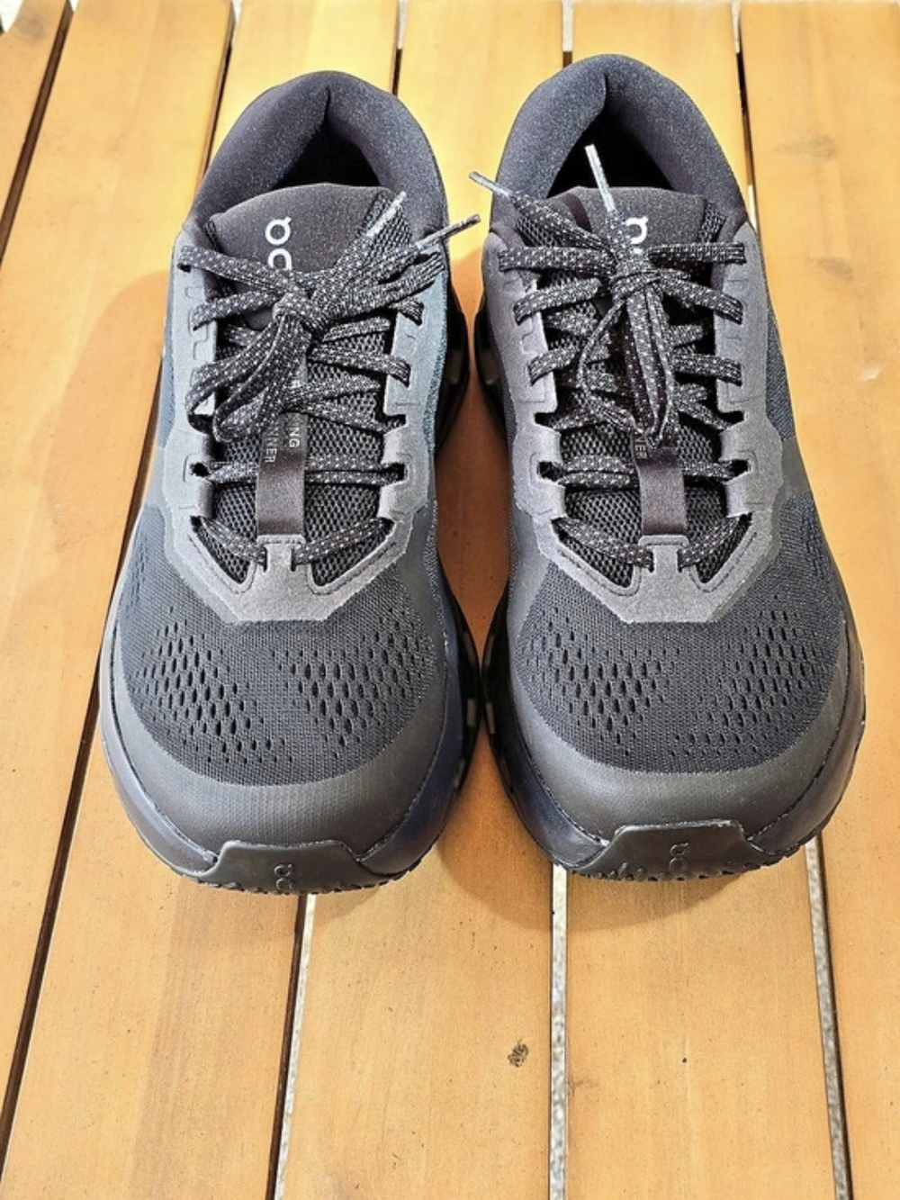 On Cloud 6 Triple Black Men’s 9.5 Wide 2E NWOT Sneakers